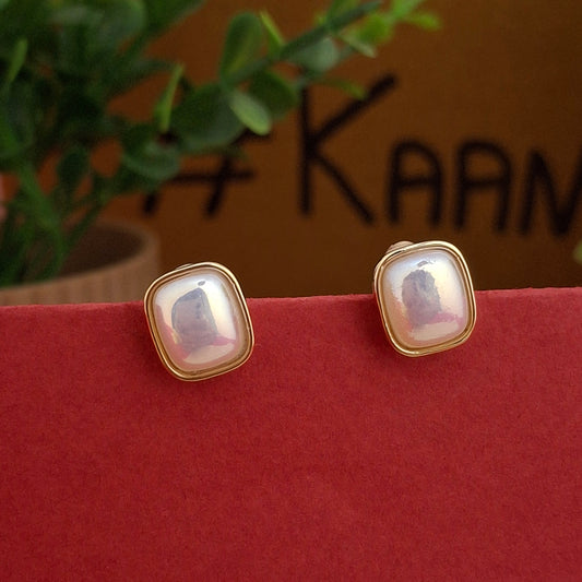 Pearl Studs - Kaanke